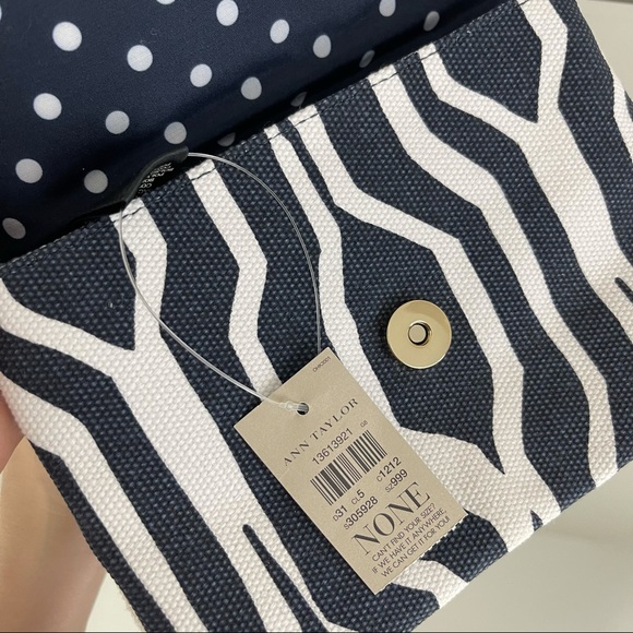 ANN TAYLOR Navy Blue White Striped Fabric Clutch Wallet NEW - Picture 8 of 11
